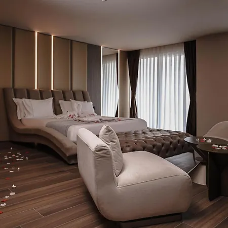 Frojd Kune & 5* Shëngjin