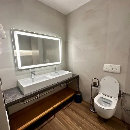 Frojd Kune & Hotel Shëngjin