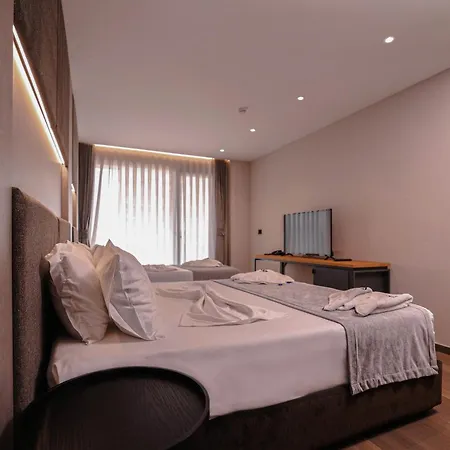 Hotel Frojd Kune & 5*